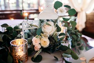 beatufil rustic decos, amazing crema roses, wedding architecture