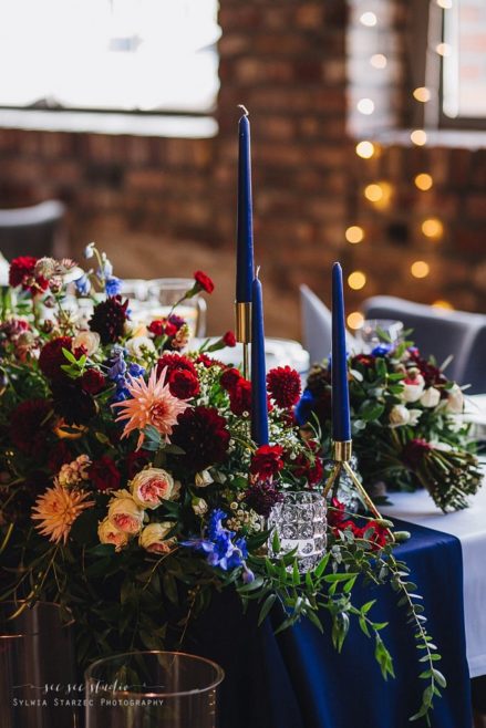 wedding floral theme, navy blue roses bouquet