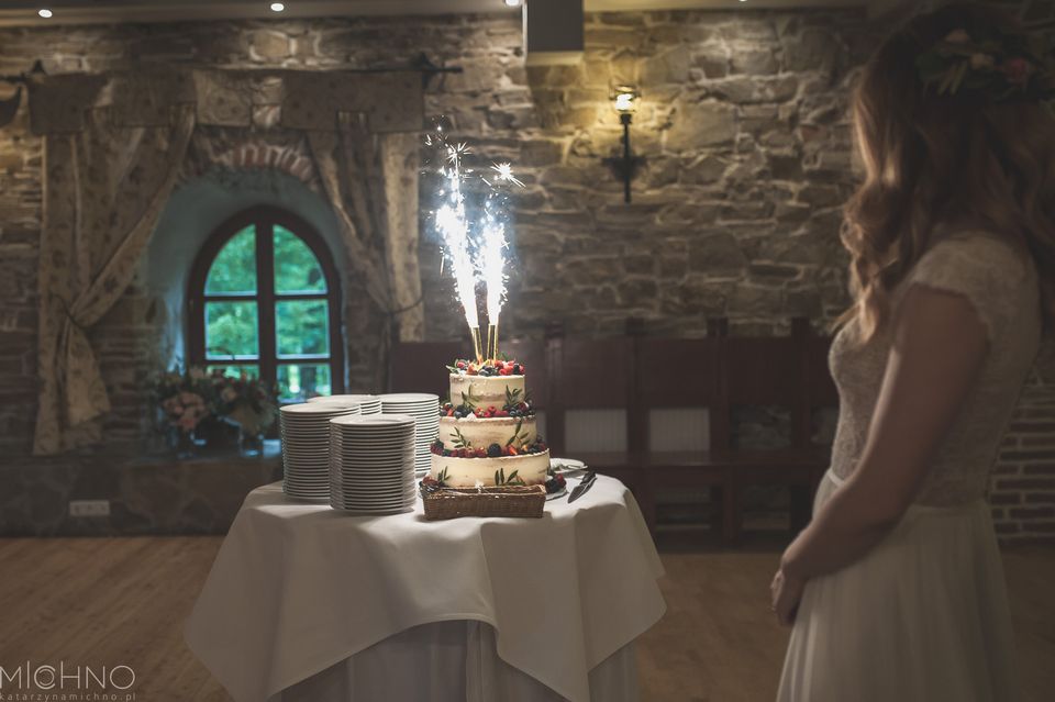 naked cake, wedding cake with fruits, krakow