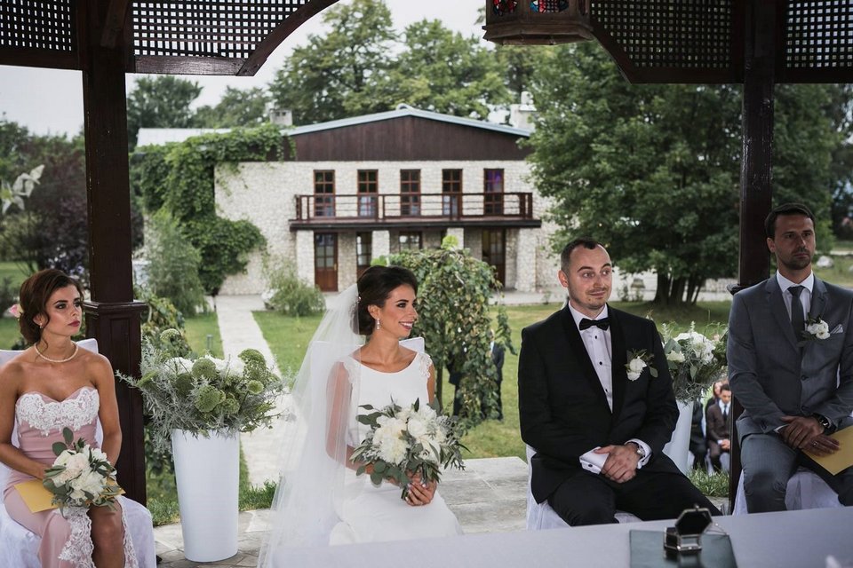 symbolic wedding in krakow, bride bouquet, wedding planner